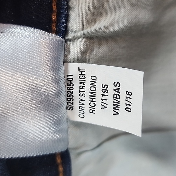 Old Navy Curvy Jean's size 4 - Picture 8 of 9